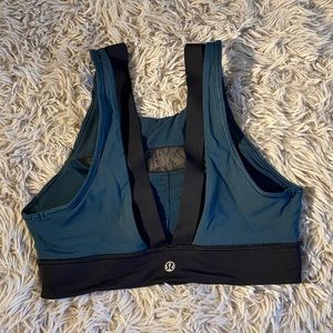 Lululemon size 6 Run the Day sports bra